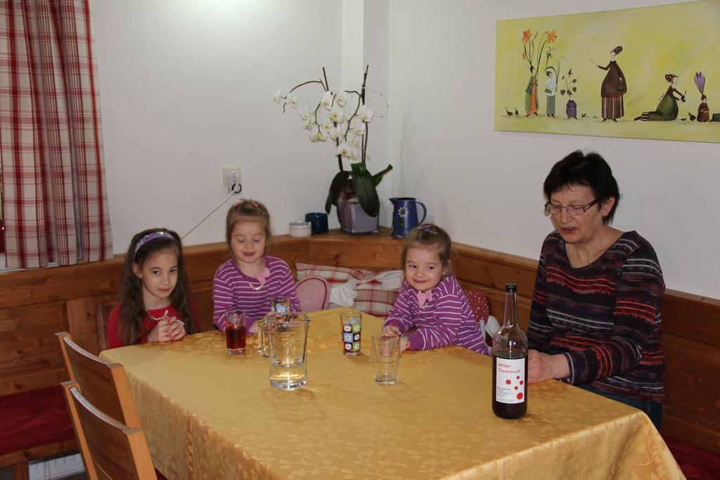 Haus Resi Διαμέρισμα Staatz Εξωτερικό φωτογραφία