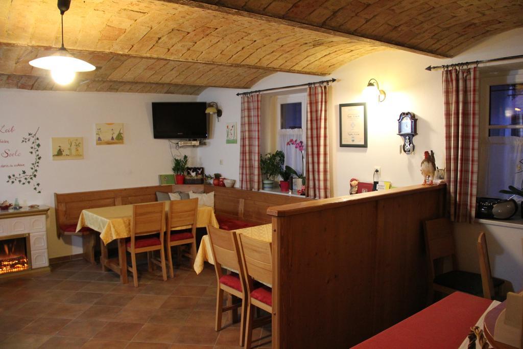 Haus Resi Διαμέρισμα Staatz Εξωτερικό φωτογραφία