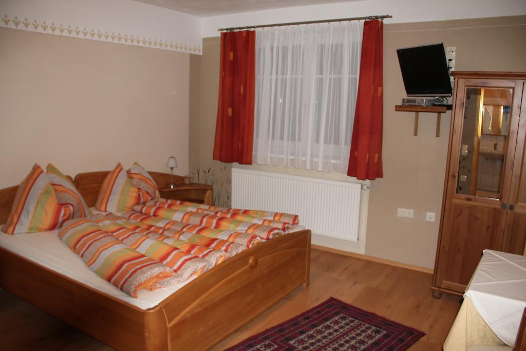Haus Resi Διαμέρισμα Staatz Δωμάτιο φωτογραφία