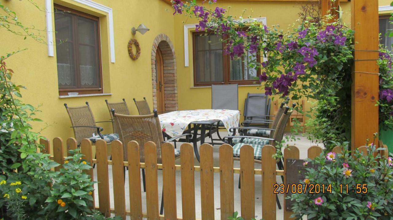 Haus Resi Διαμέρισμα Staatz Εξωτερικό φωτογραφία